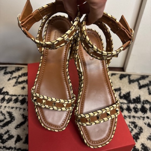 Valentino Rockstud Flatform Espadrilles, size 6 - Picture 4 of 7